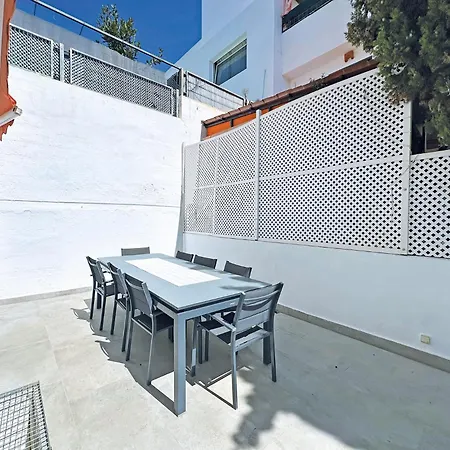 Nagueeles On The Golden Mile