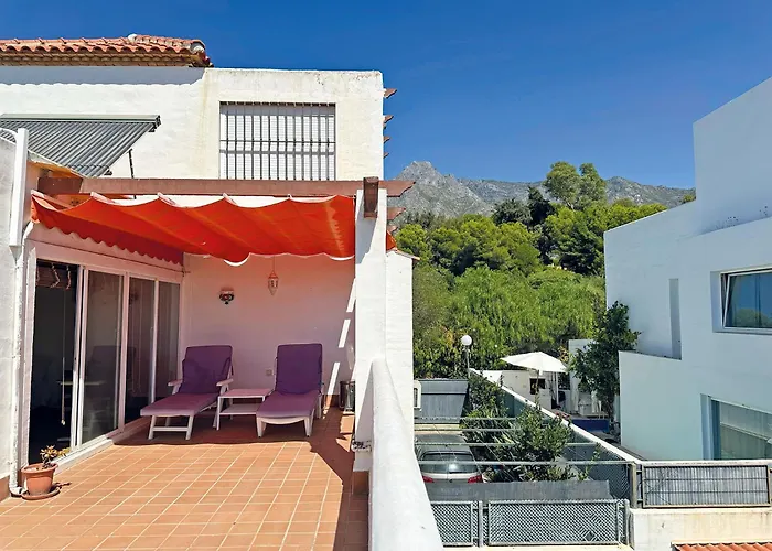 Nagueeles On The Golden Mile *