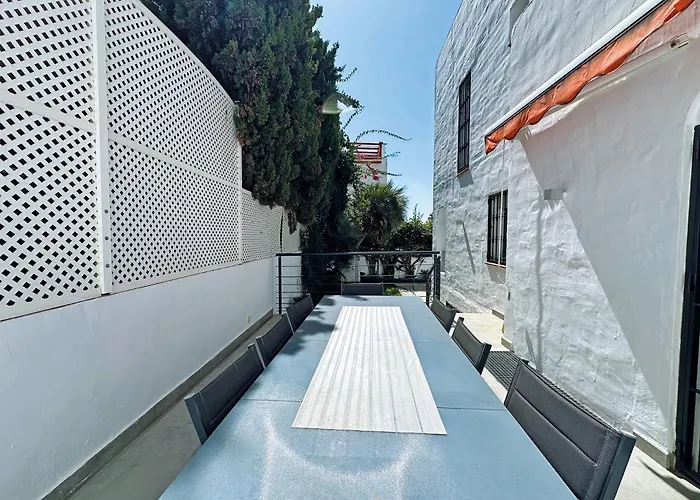 Nagueeles On The Golden Mile