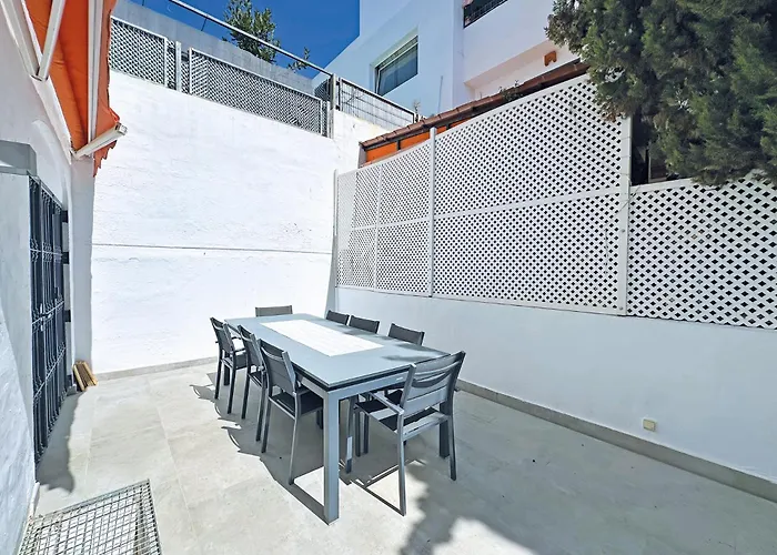 Nagueeles On The Golden Mile